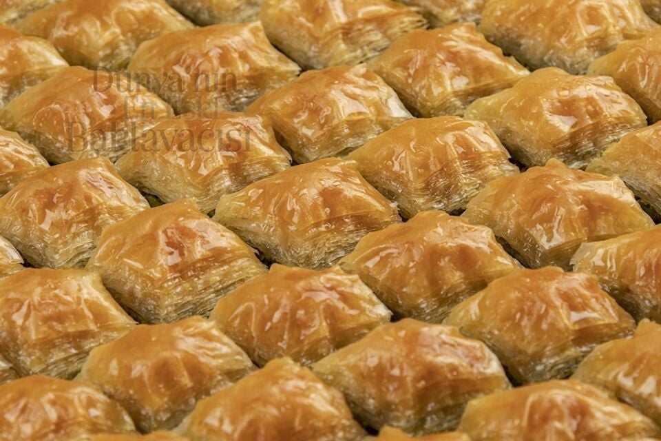 Stevialı Beyaz Unlu Fıstıklı Yaş Baklava