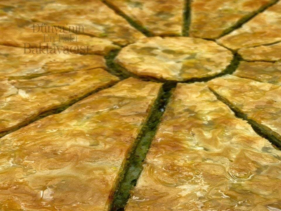 Tray-shaped pastry